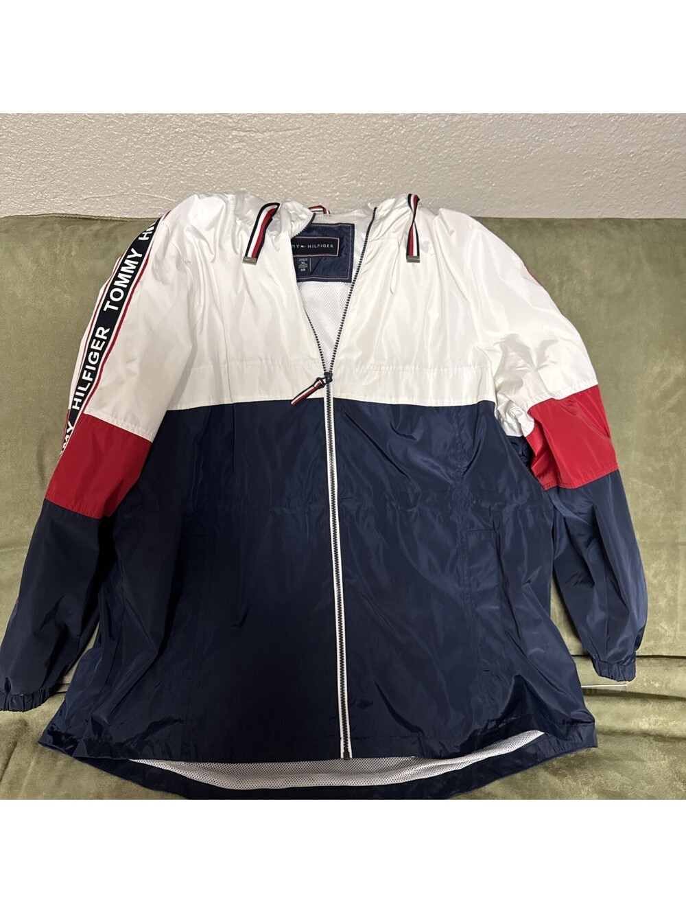 Tommy Hilfiger Men's Hooded Lined Colorblock Windbreaker Full Zip XL